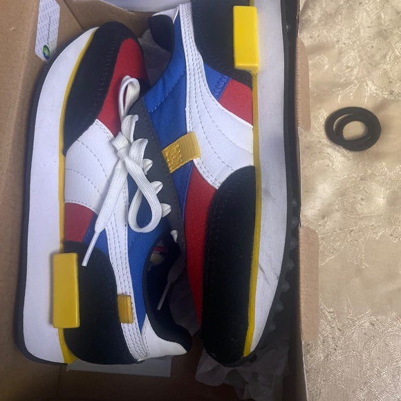 Big Kid Puma Gym Shoe - Picture 4 of 5